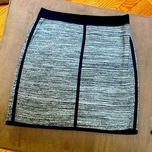 Ann Taylor size 6 super flattering skirt